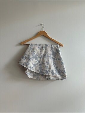Floral tablecloth (circular)